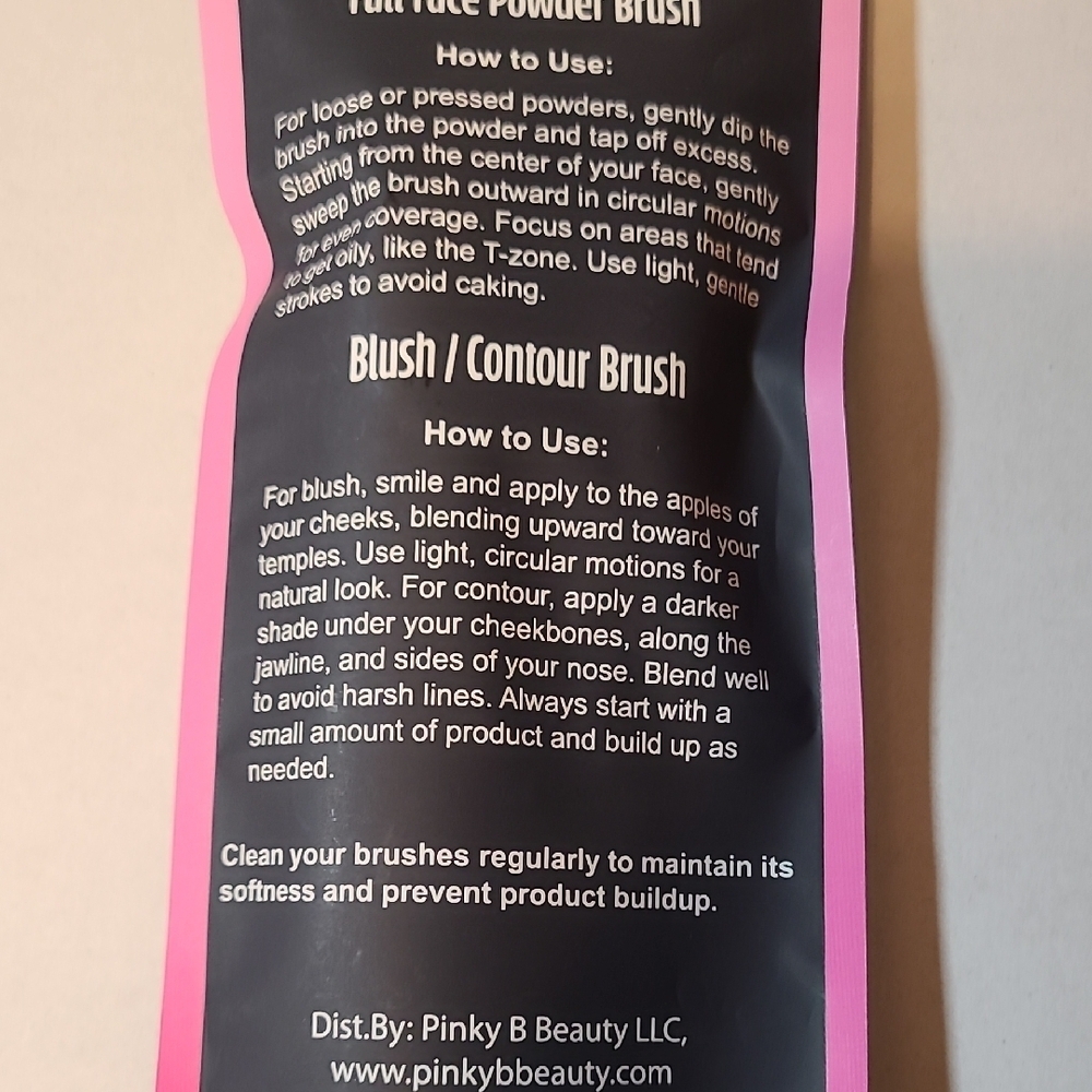 Pinky B Cosmetics Pink & Black Makeup Brushes & Tools Powder & Blush Brush New - Picture 4 of 5